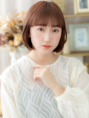 ツヤ髪ミルクティーピンク切りっぱなしボブ　マロンベージュ