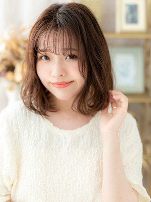 ショコラベージュ抜け感ヘアエアリーミディ　くすみベージュ