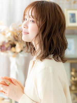 くせ毛風ウェットヘアゆるふわハイライト　マロンベージュ