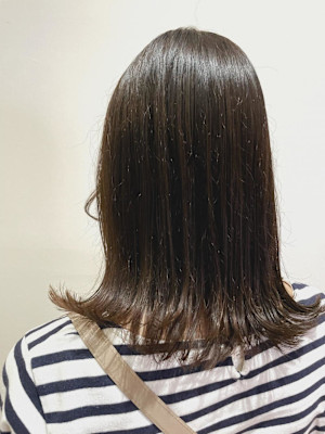 ミディアム/外ハネ/カーキグレージュ