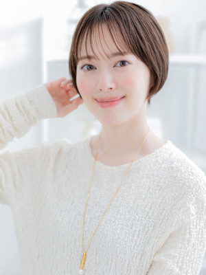 シールスルーバング前下がりミニボブショート　刈り上げショート