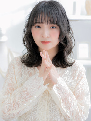 大人かわいい暗髪ミディアムレイヤーウルフ　姫カットレイヤー