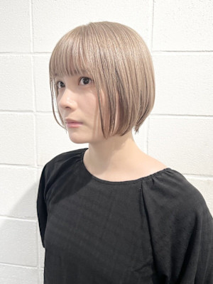 ミルクティーベージュショートボブイメチェンケアブリーチ