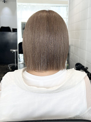 ベージュ/切りっぱなしボブ/ケアブリーチ/イメチェン