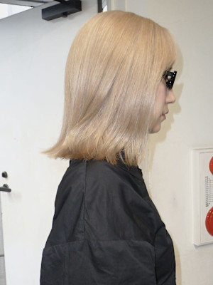 ブロンド／ケアブリーチ/ミルクティー/ベージュ／ミディアム