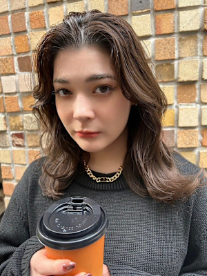 センターパートハイライトレイヤーカット*Zina銀座中央通り