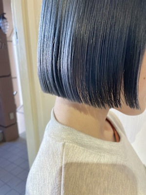 ネイビーカラー×ミニボブ