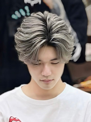 ホワイトバレイヤージュ/刈り上げセンターパート