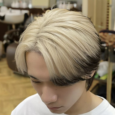 ホワイトブロンド/エンドカラー/センターパートウルフ