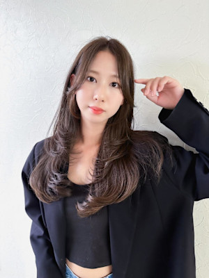 韓国ヘア　レイヤーカット　顔まわりカット　グレージュカラー　