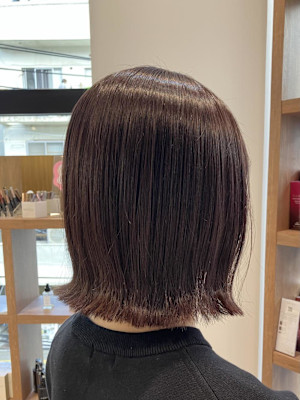 切りっぱなし外はねボブ