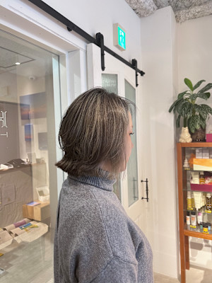 白髪ぼかしハイライト/グレージュハイライトくびれロブ