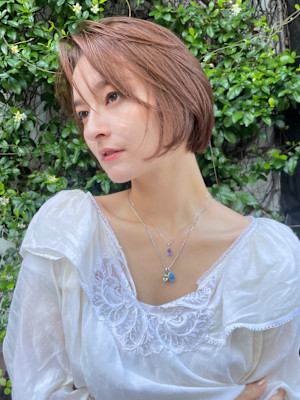 ネックラインが綺麗に！ボブレイヤー×ライトブラウン