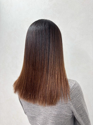 【 セミロング　縮毛矯正　oggiotto 】