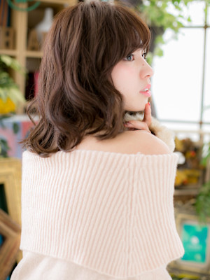 斜めバングココアブラウン小顔くせ毛風パーマ　韓国風巻き