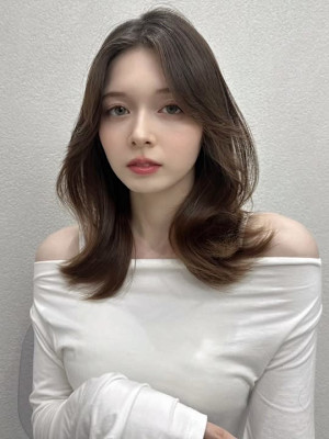 髪質改善外ハネ小顔レイヤーミディ美髪*Zina高槻