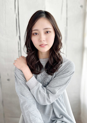 20代30代40代　黒髪レイヤーロング