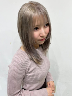 ホワイトブロンド　ブリーチ　シルキーベージュ　顔周りレイヤー