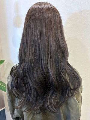 アッシュグレージュ　巻き髪ロングヘア　透明感カラー　暗髪