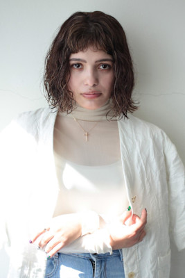 くびレイヤーボブルフネビージュ小顔ワンレンこなれミディ