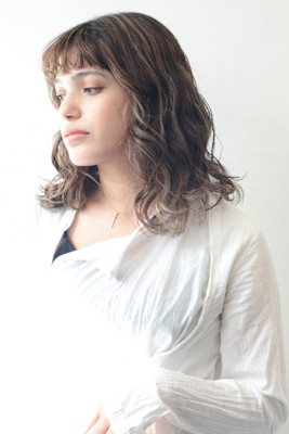 くびレイヤーボブルフネビージュ小顔ワンレンこなれミディ