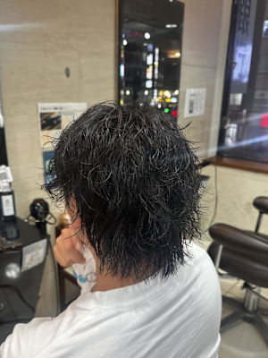 ショートウルフセンターパートルーズパーマメンズカット