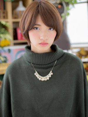 前下がりくすみカラー大人マニッシュショート　くすみベージュ