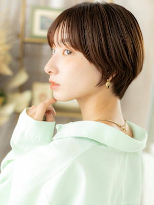 小顔ショートカットレイヤーヘルシースタイル　フェザーショート