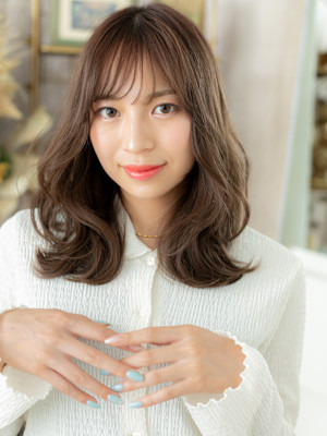 抜け感斜めバング韓国風巻きニュアンスパーマ　マロンベージュ