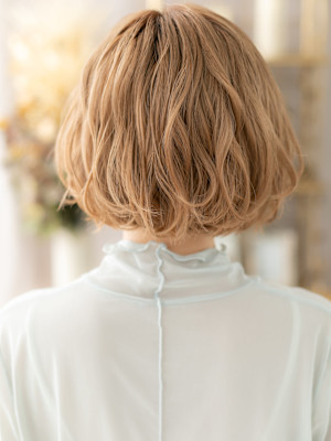 外国人風ハイトーンカラーボブウルフマッシュ　ホワイトブロンド