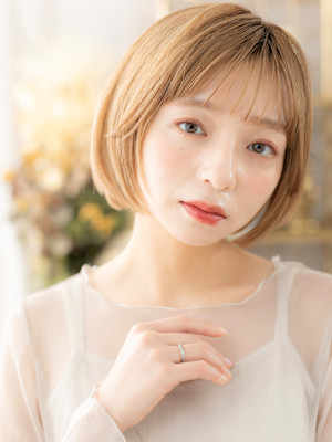 透明感シルキーベージュ小顔切りっぱなしボブ　くすみベージュ