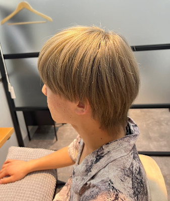 メンズカットハイトーンウルフマッシュシルバーベージュ