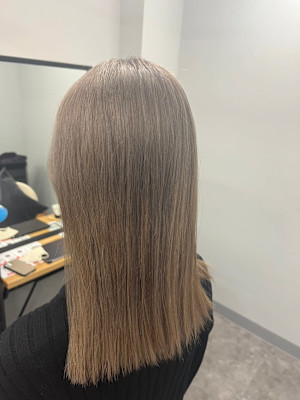 透明感カラーシルバーアッシュベージ