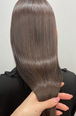 TOKIO縮毛矯正で手触り柔らかな艶髪