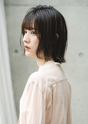 重めでも動きが出る！外ハネ切りっぱなしベルボブ小顔になる前髪