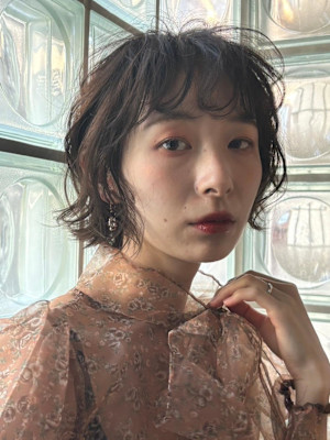 オケージョンにも♪くせ毛風カールショート