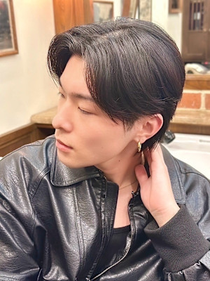 センターパートウルフ