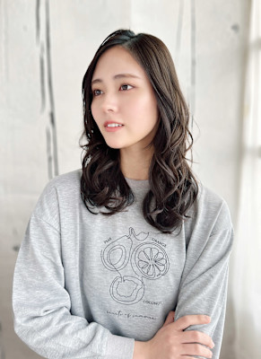 20代30代40代　黒髪レイヤーロング