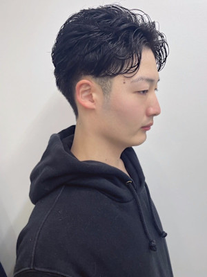 刈り上げショート　毛流れパーマ　オールバック　束感