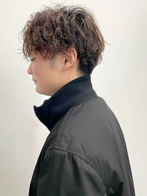 ツイストスパイラル　無造作ヘア　ベージュ　センターパート