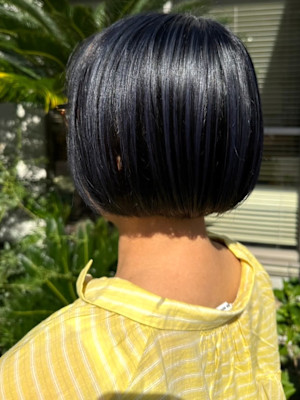 ハイライトカラー　ブルーブラック　デザインカラー　ボブ