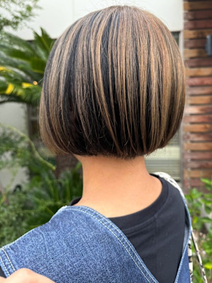 ハイライト　アンブレラカラー　ベージュ　ブラック　ボブ