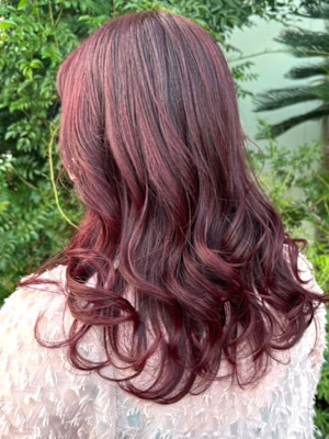 チェリーレッド　ピンクカラー　ダブルカラー　巻髪ロング