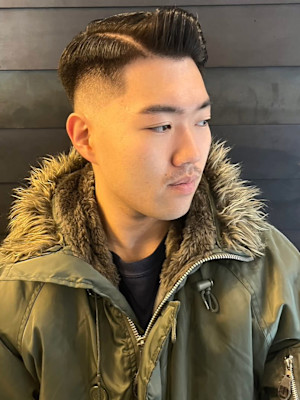 フェードカット　七三分け　サイドパート　バーバー　黒髪