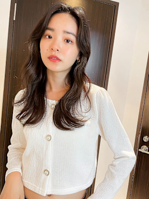 《袴田》センターパートで色気を纏う◎色気韓国ヘア