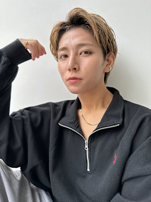 【BUZZbee】ミルクティーベージュ×アップバングヘア