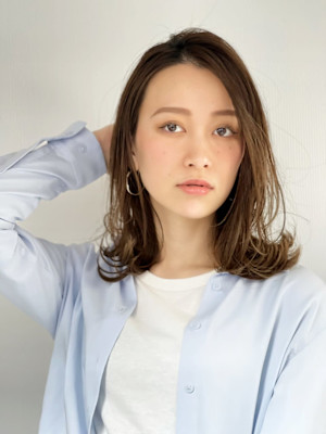 外ハネスタイル