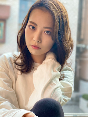 BUZZbee 外ハネ　ウェーブスタイル