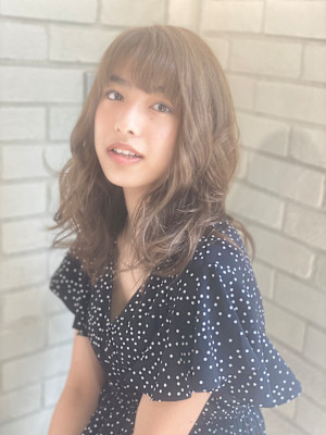 BUZZ bee ナチュラルゆるセミディ