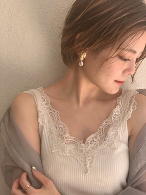 耳掛け大人可愛い20代30代40代ワンサイドショートスタイル